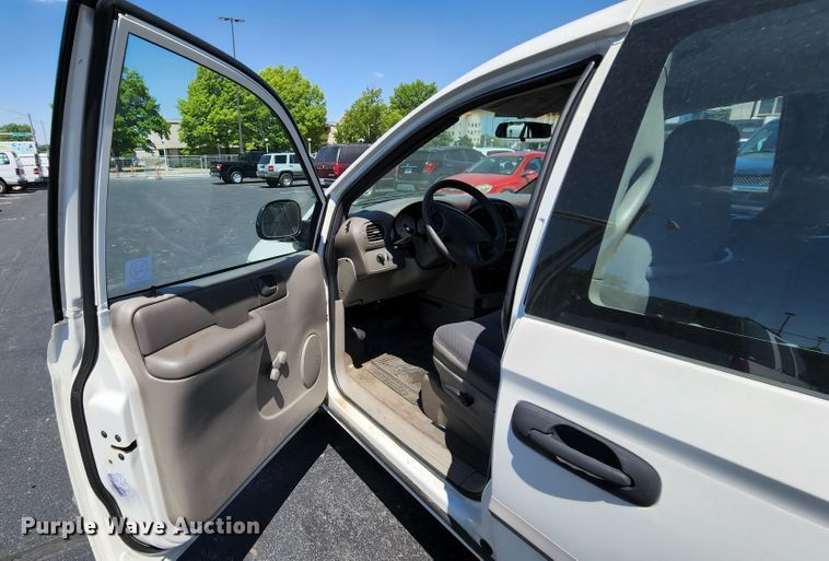 image for item MK9028 2002 Dodge Grand Caravan SE  van
