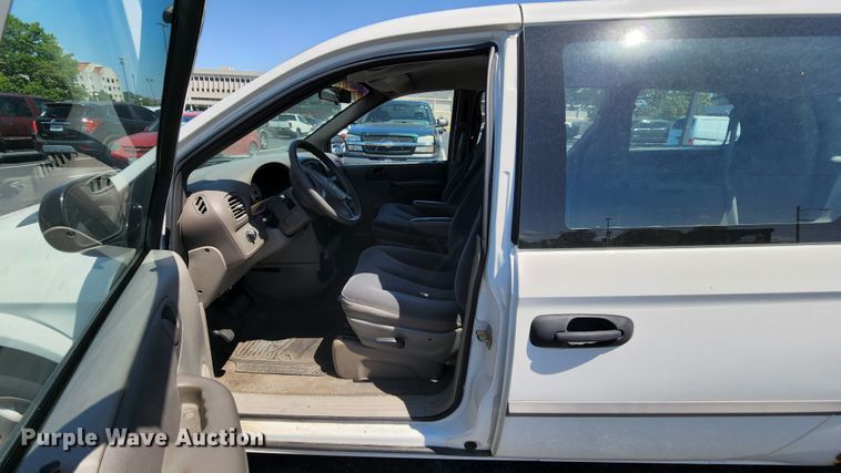 image for item MK9028 2002 Dodge Grand Caravan SE  van