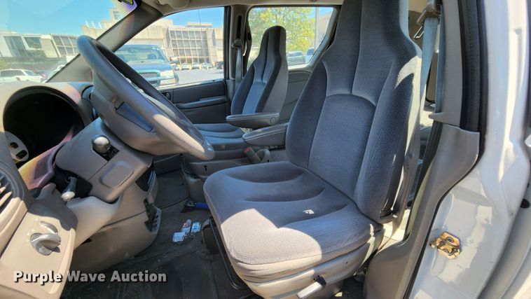 image for item MK9028 2002 Dodge Grand Caravan SE  van