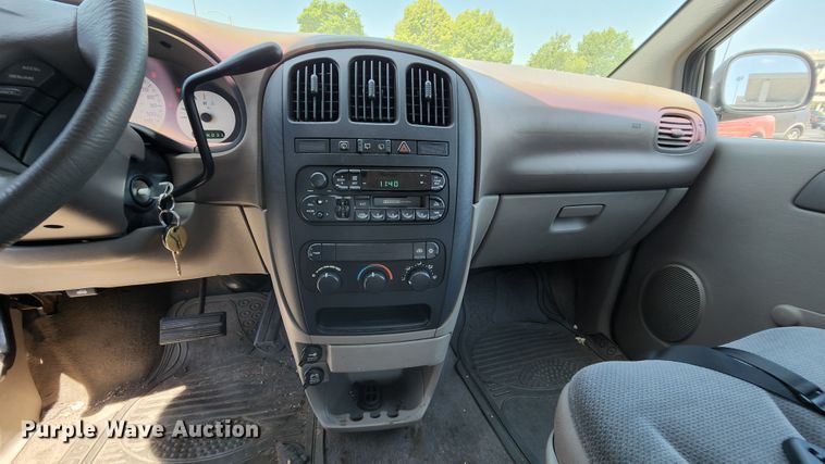 image for item MK9028 2002 Dodge Grand Caravan SE  van