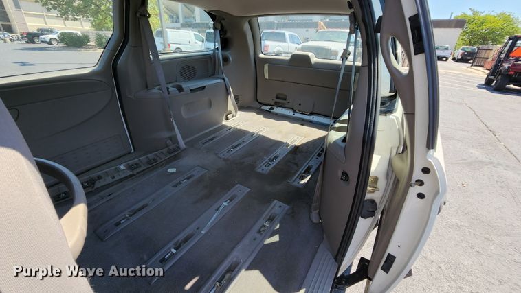 image for item MK9028 2002 Dodge Grand Caravan SE  van