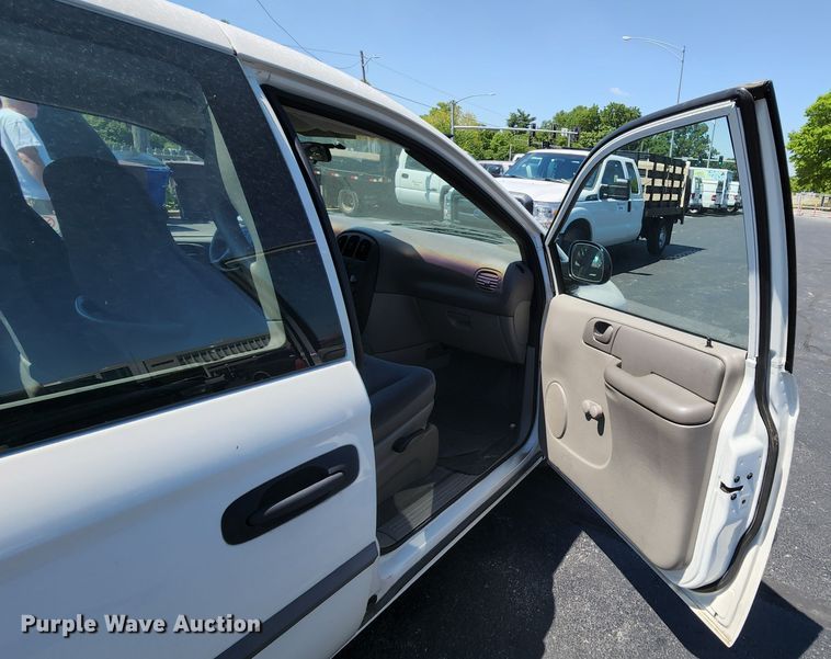 image for item MK9028 2002 Dodge Grand Caravan SE  van