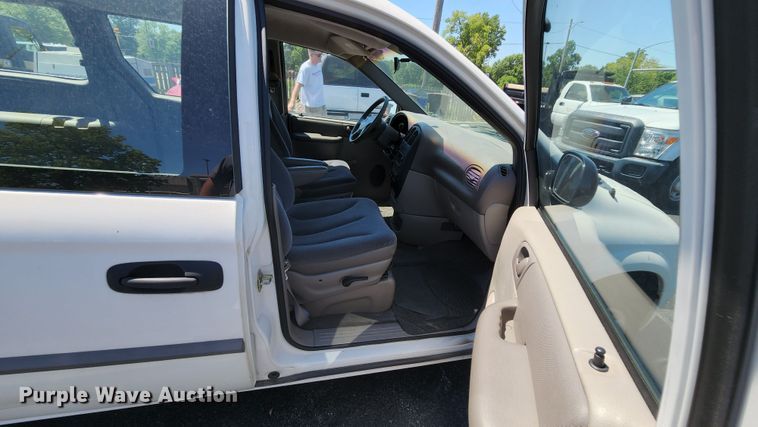 image for item MK9028 2002 Dodge Grand Caravan SE  van