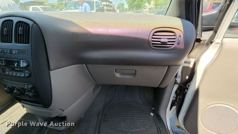 image for item MK9028 2002 Dodge Grand Caravan SE  van