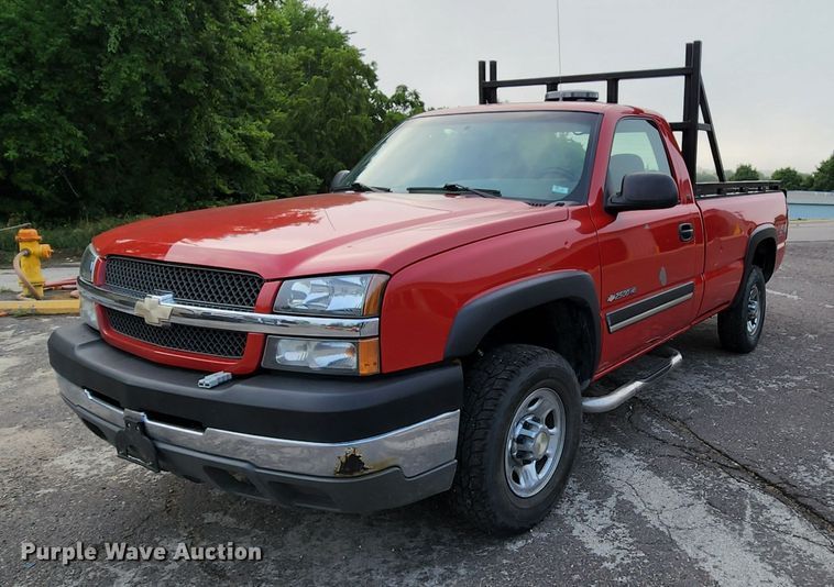 image for item MK9036 2003 Chevrolet Silverado 2500HD  pickup truck