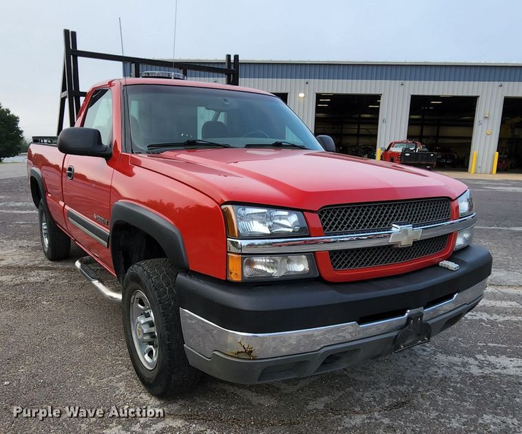 image for item MK9036 2003 Chevrolet Silverado 2500HD  pickup truck