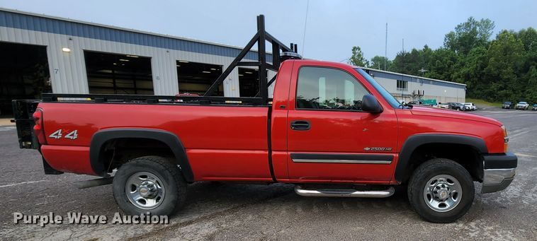 image for item MK9036 2003 Chevrolet Silverado 2500HD  pickup truck