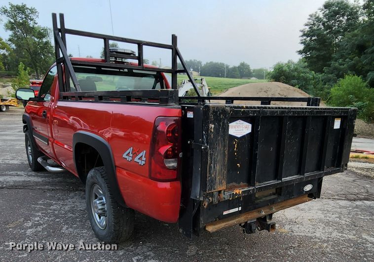 image for item MK9036 2003 Chevrolet Silverado 2500HD  pickup truck