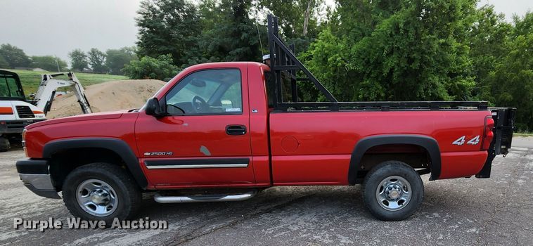 image for item MK9036 2003 Chevrolet Silverado 2500HD  pickup truck