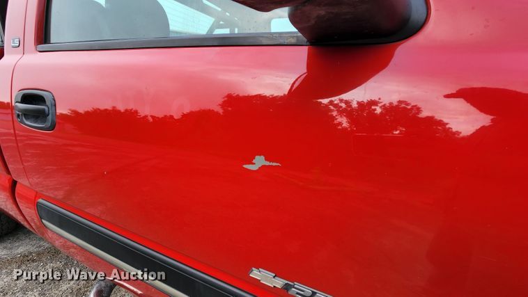 image for item MK9036 2003 Chevrolet Silverado 2500HD  pickup truck