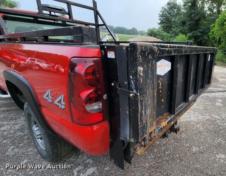 image for item MK9036 2003 Chevrolet Silverado 2500HD  pickup truck