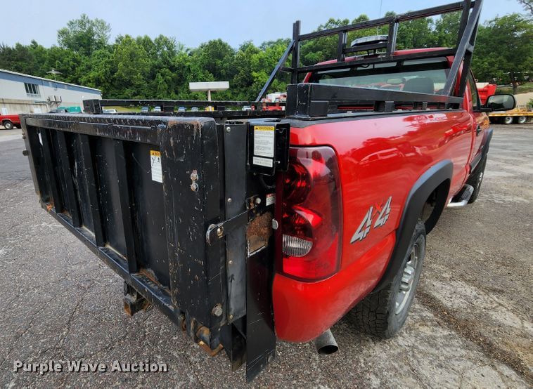 image for item MK9036 2003 Chevrolet Silverado 2500HD  pickup truck