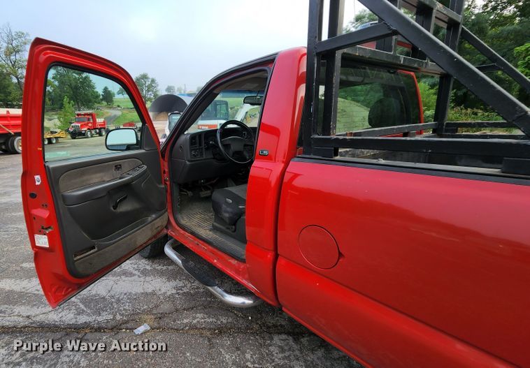 image for item MK9036 2003 Chevrolet Silverado 2500HD  pickup truck