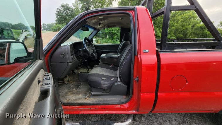 image for item MK9036 2003 Chevrolet Silverado 2500HD  pickup truck