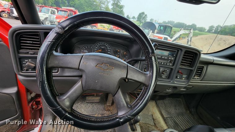 image for item MK9036 2003 Chevrolet Silverado 2500HD  pickup truck