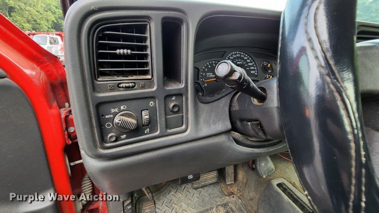 image for item MK9036 2003 Chevrolet Silverado 2500HD  pickup truck