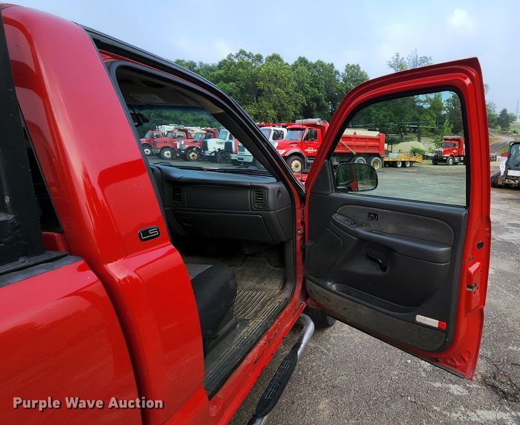 image for item MK9036 2003 Chevrolet Silverado 2500HD  pickup truck