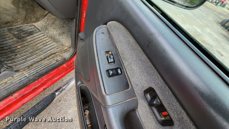 image for item MK9036 2003 Chevrolet Silverado 2500HD  pickup truck