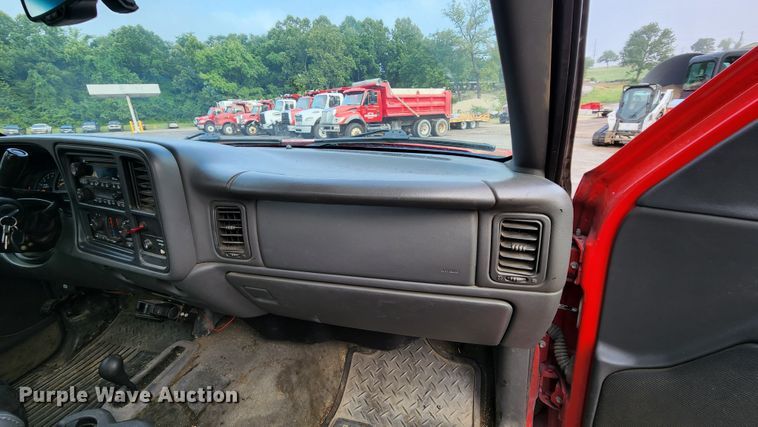 image for item MK9036 2003 Chevrolet Silverado 2500HD  pickup truck