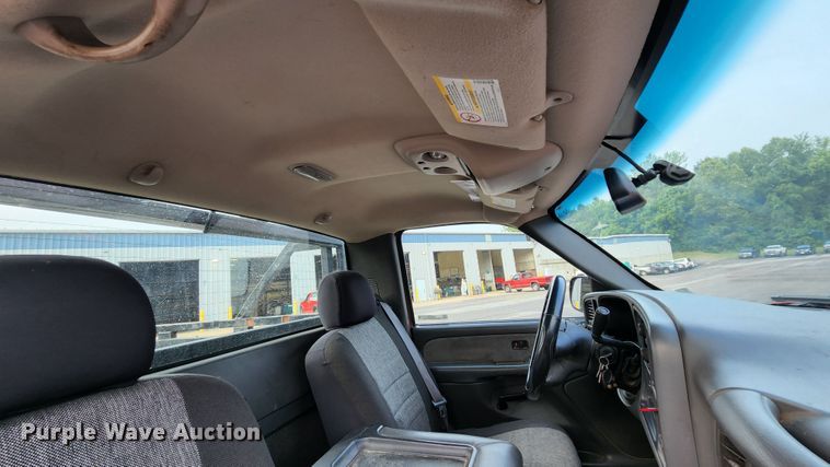 image for item MK9036 2003 Chevrolet Silverado 2500HD  pickup truck