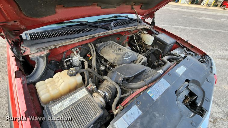 image for item MK9036 2003 Chevrolet Silverado 2500HD  pickup truck