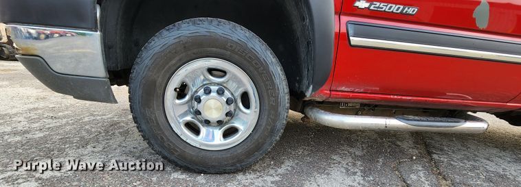 image for item MK9036 2003 Chevrolet Silverado 2500HD  pickup truck