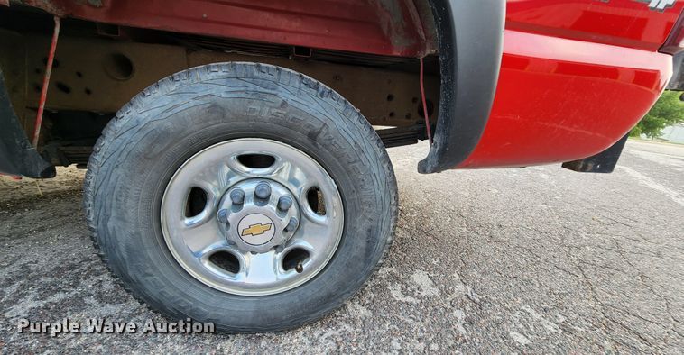 image for item MK9036 2003 Chevrolet Silverado 2500HD  pickup truck