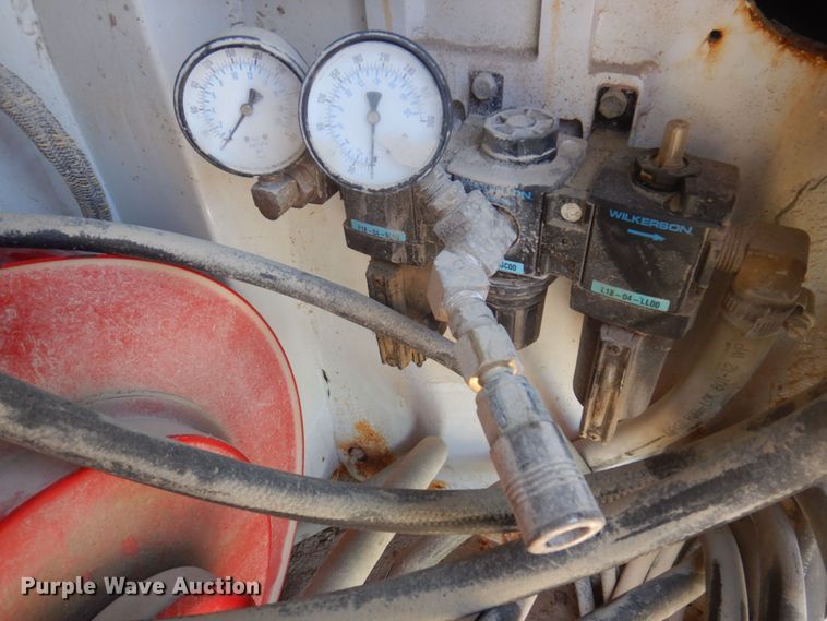 image for item MU9691 2001 Ford F550 Super Duty XL  utility / service truck