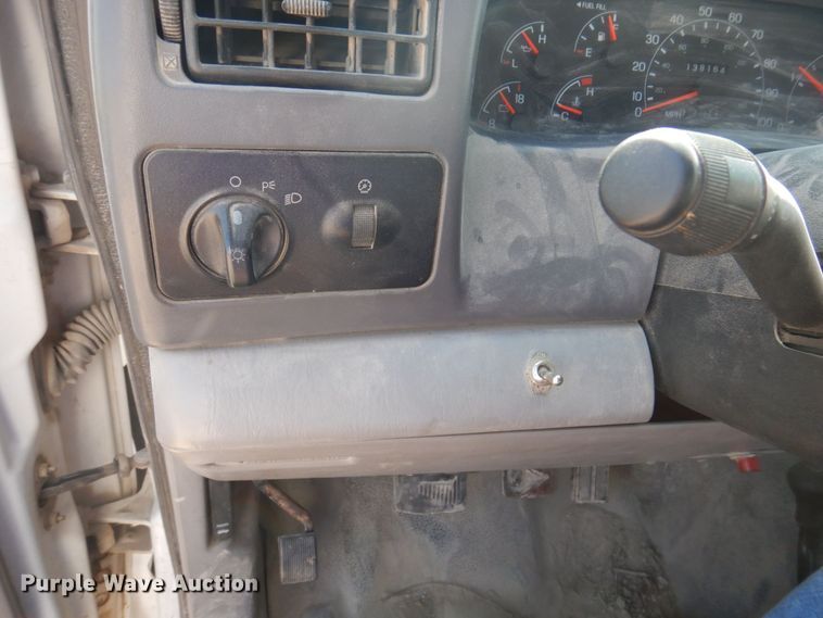 image for item MU9691 2001 Ford F550 Super Duty XL  utility / service truck