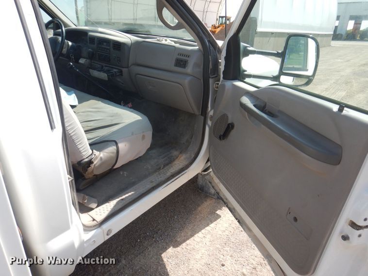 image for item MU9691 2001 Ford F550 Super Duty XL  utility / service truck