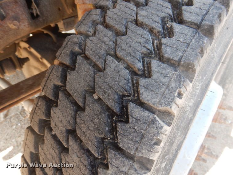 image for item MU9691 2001 Ford F550 Super Duty XL  utility / service truck