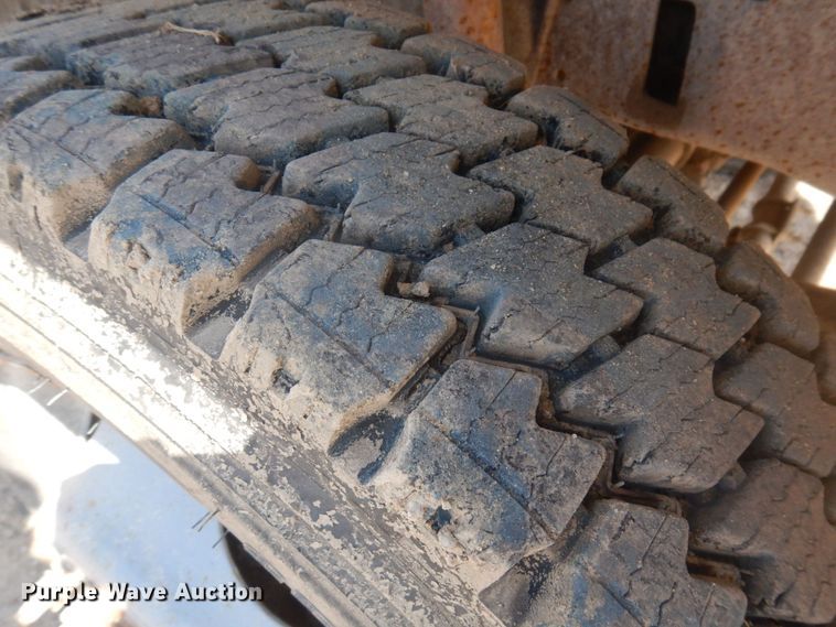 image for item MU9691 2001 Ford F550 Super Duty XL  utility / service truck