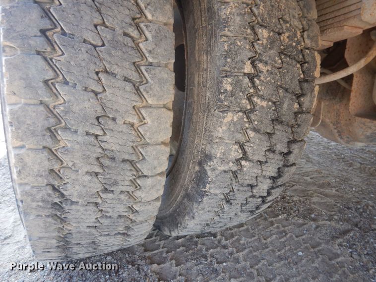 image for item MU9691 2001 Ford F550 Super Duty XL  utility / service truck