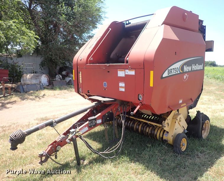 image for item DF5031 2003 New Holland BR750  round baler