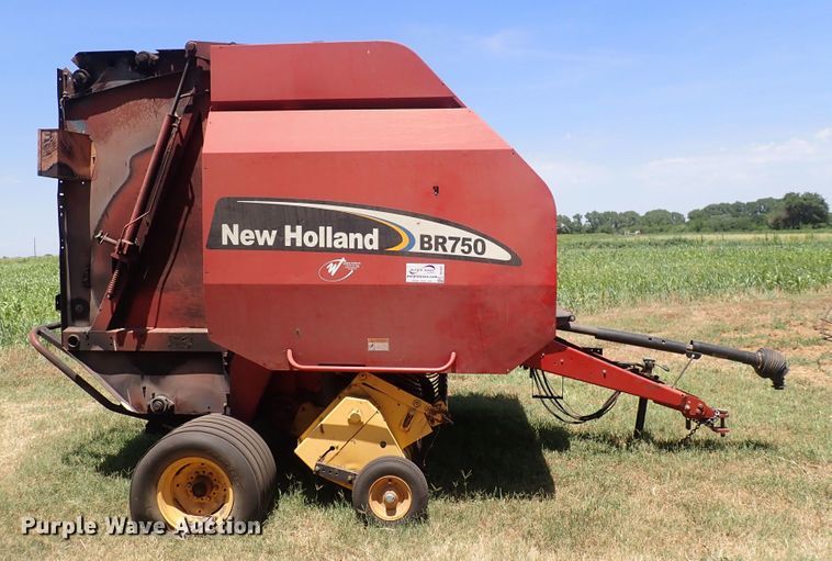 image for item DF5031 2003 New Holland BR750  round baler