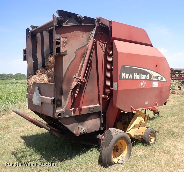 image for item DF5031 2003 New Holland BR750  round baler