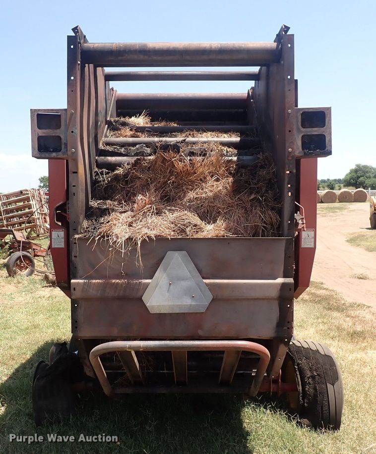 image for item DF5031 2003 New Holland BR750  round baler