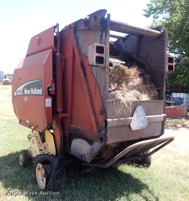 image for item DF5031 2003 New Holland BR750  round baler
