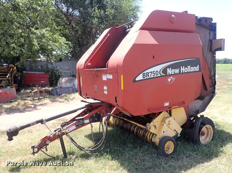 image for item DF5031 2003 New Holland BR750  round baler