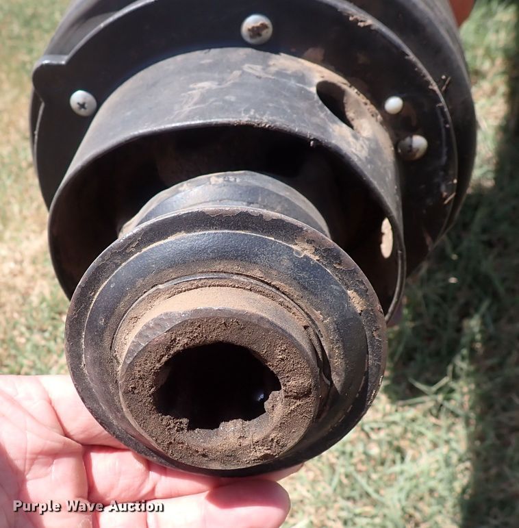 image for item DF5031 2003 New Holland BR750  round baler