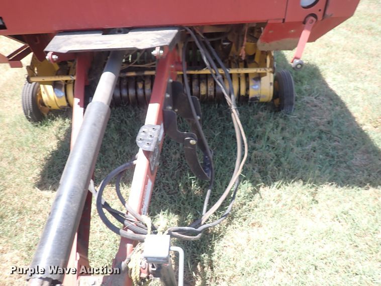 image for item DF5031 2003 New Holland BR750  round baler