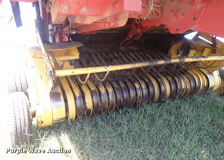 image for item DF5031 2003 New Holland BR750  round baler