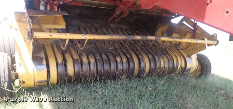 image for item DF5031 2003 New Holland BR750  round baler
