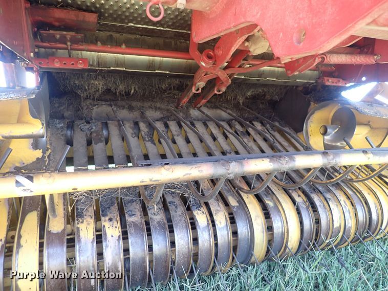 image for item DF5031 2003 New Holland BR750  round baler