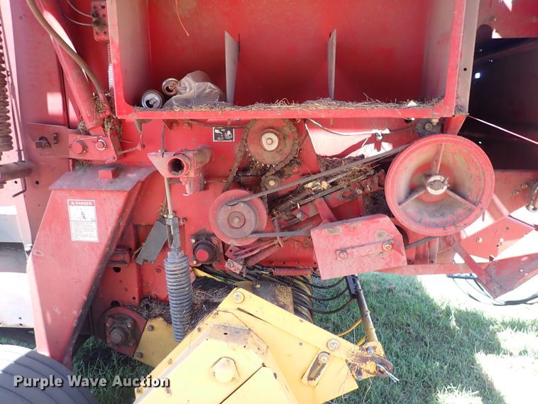 image for item DF5031 2003 New Holland BR750  round baler