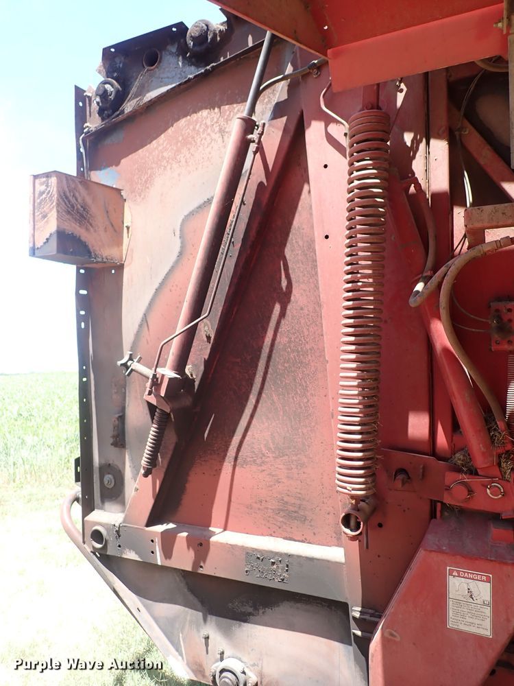 image for item DF5031 2003 New Holland BR750  round baler