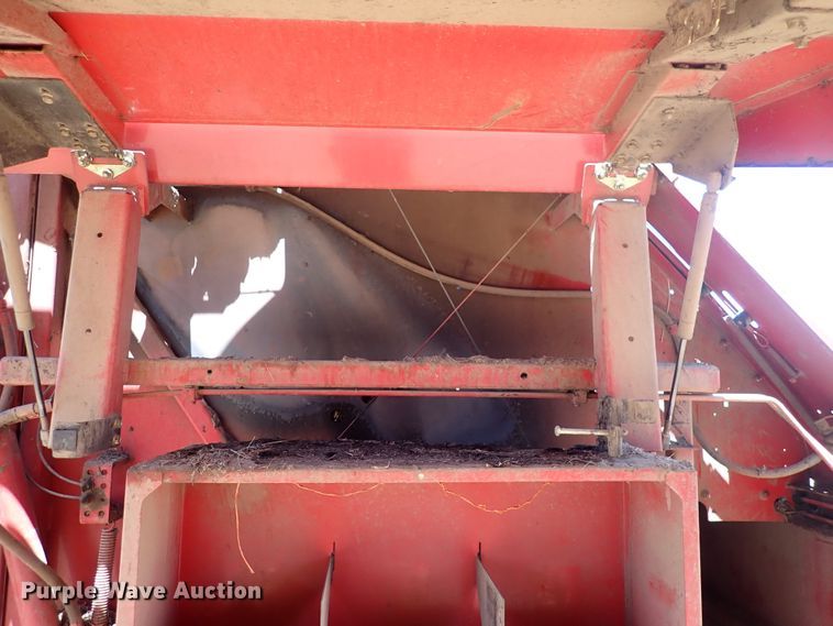 image for item DF5031 2003 New Holland BR750  round baler