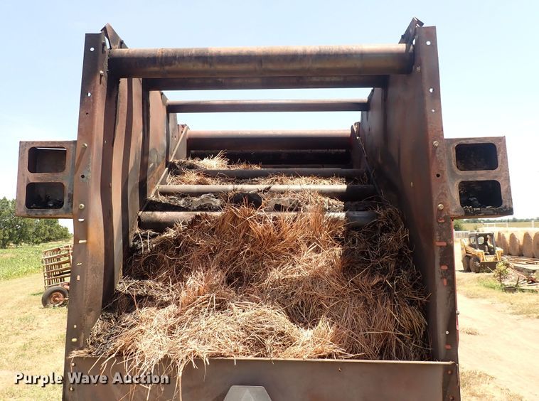 image for item DF5031 2003 New Holland BR750  round baler