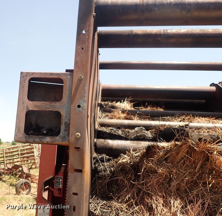 image for item DF5031 2003 New Holland BR750  round baler