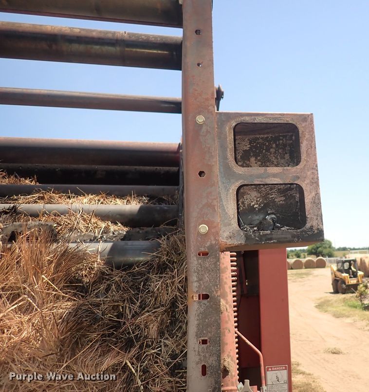 image for item DF5031 2003 New Holland BR750  round baler